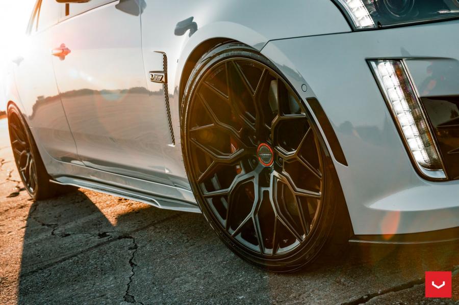 Детали экстерьера Cadillac CTS-V on Vossen Wheels (HF-2) 2019 года  (фото 10 из 32)